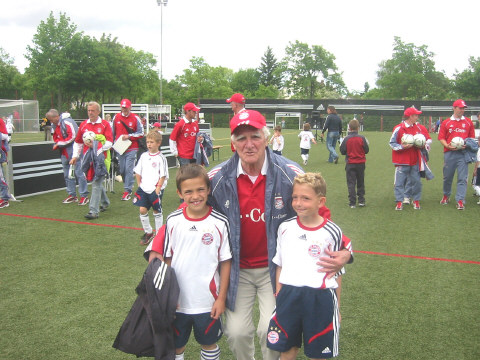 Der &auml;lteste Scout Milan Nikolic mit Patrick und Marcel